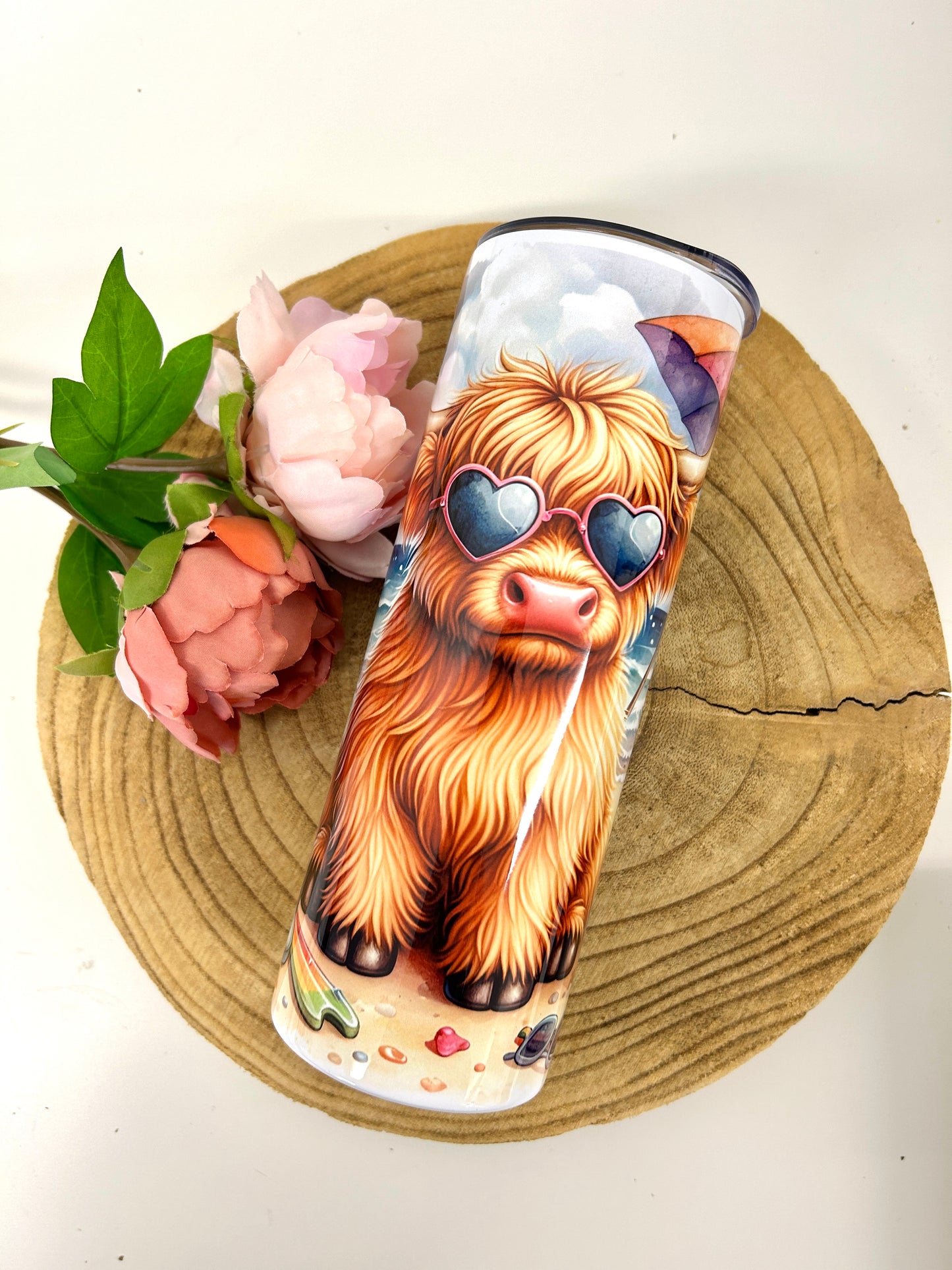 Summer highland cow  drinks tumbler